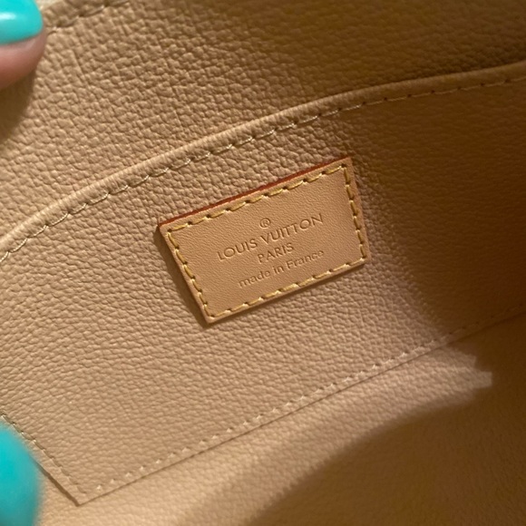 Louis Vuitton Damier Azur Cosmetic Pouch - Picture 5 of 7